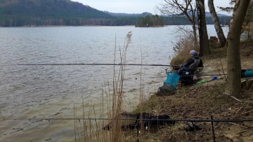 Rybolov na Máchově jezeře